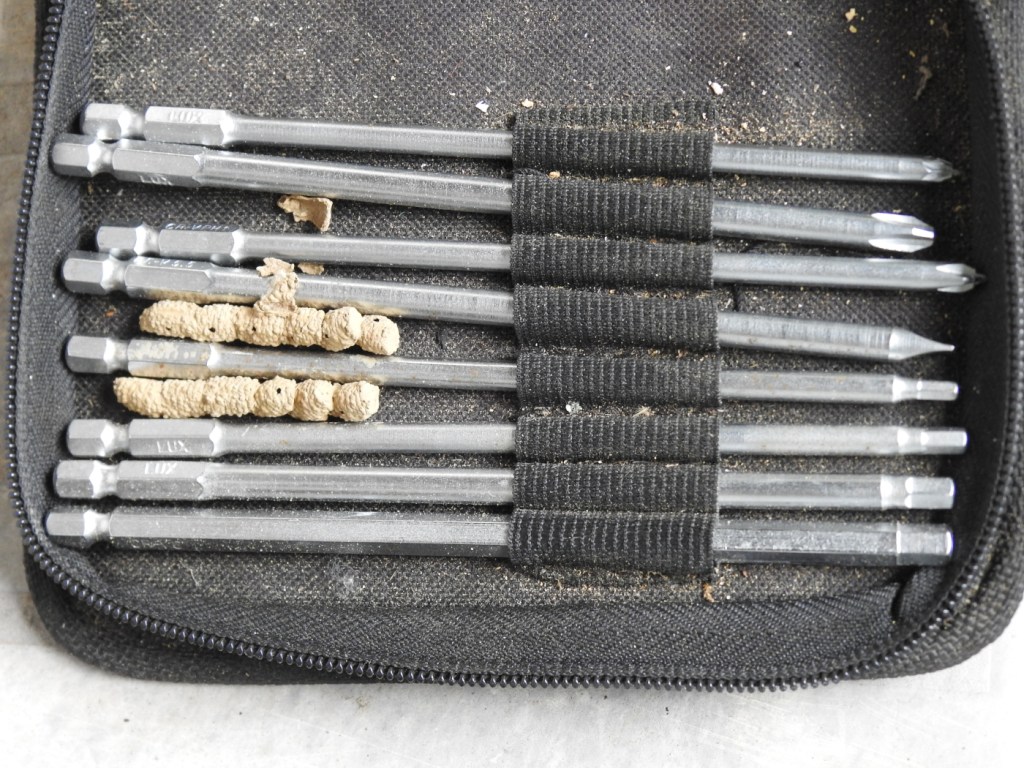 Insektenbrut im Werkzeugset